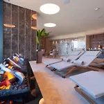 Relais & Castello Di Casiglio 4*