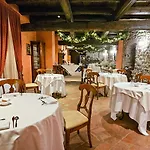 Relais & Castello Di Casiglio Hotel 4*