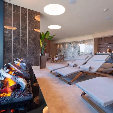 Relais & Castello Di Casiglio 4*