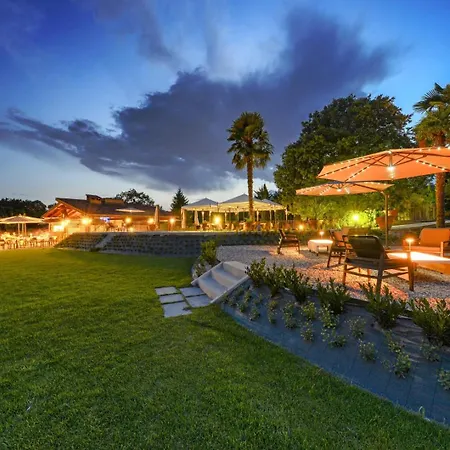 Relais & Castello Di Casiglio Отель 4*