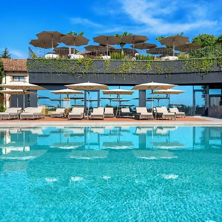 Отель Relais & Castello Di Casiglio Эрба