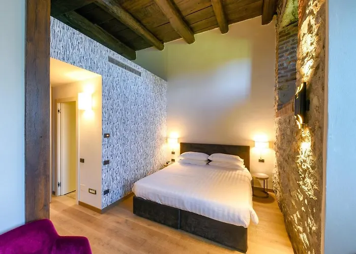Relais & Castello Di Casiglio Отель 4*