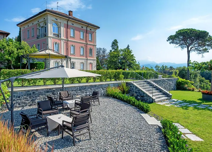Relais & Castello Di Casiglio Hotel 4*