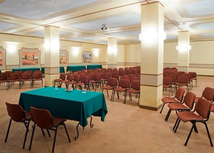 Отель Relais & Castello Di Casiglio 4*