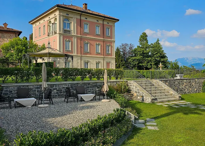 Отель Relais & Castello Di Casiglio Эрба