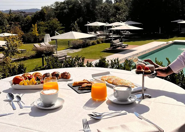 Отель Relais & Castello Di Casiglio 4*