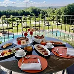 Relais & Castello Di Casiglio 4*