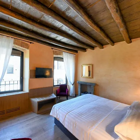 Relais & Castello Di Casiglio Erba