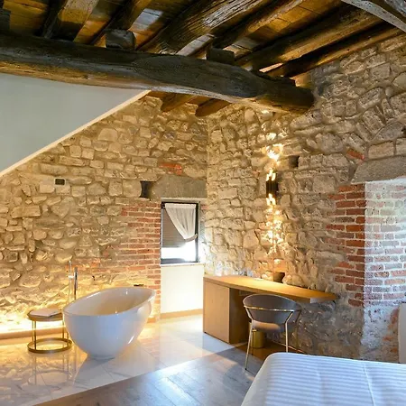 Relais & Castello Di Casiglio Hotel