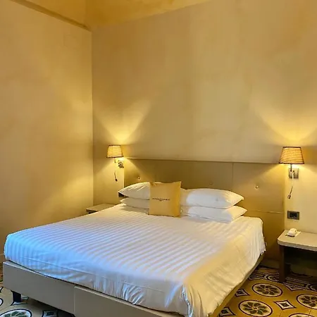 Relais & Castello Di Casiglio Hotel