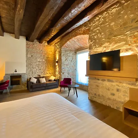 Hotel Relais & Castello Di Casiglio 4*