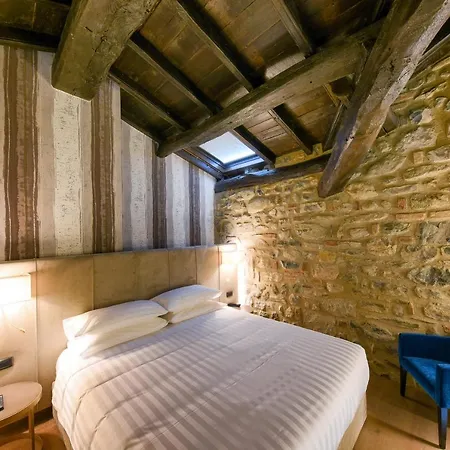 Relais & Castello Di Casiglio Erba