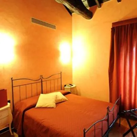 Relais & Castello Di Casiglio Hotel 4*