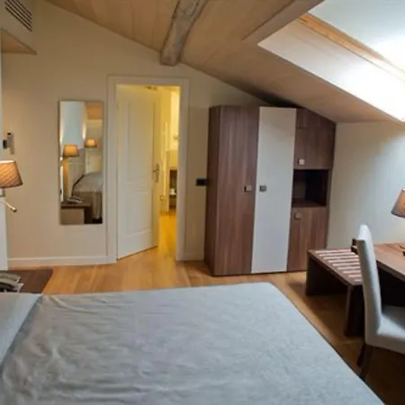 Relais & Castello Di Casiglio Hotel 4*