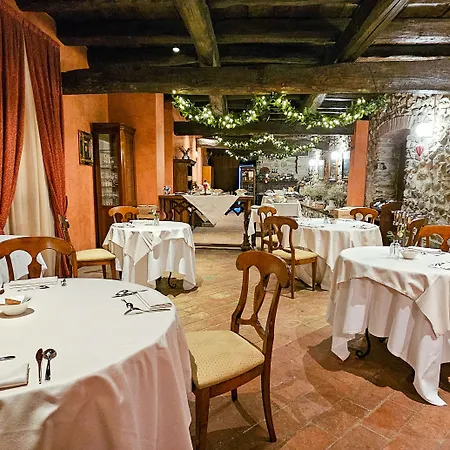 Relais & Castello Di Casiglio Hotel 4*