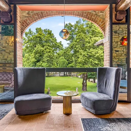 Relais & Castello Di Casiglio 4*