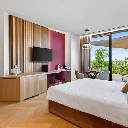 Relais & Castello Di Casiglio Hotel 4*