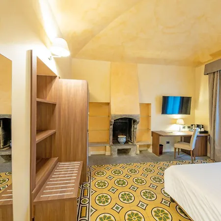 Relais & Castello Di Casiglio Erba