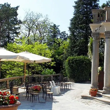 Relais & Castello Di Casiglio Hotel