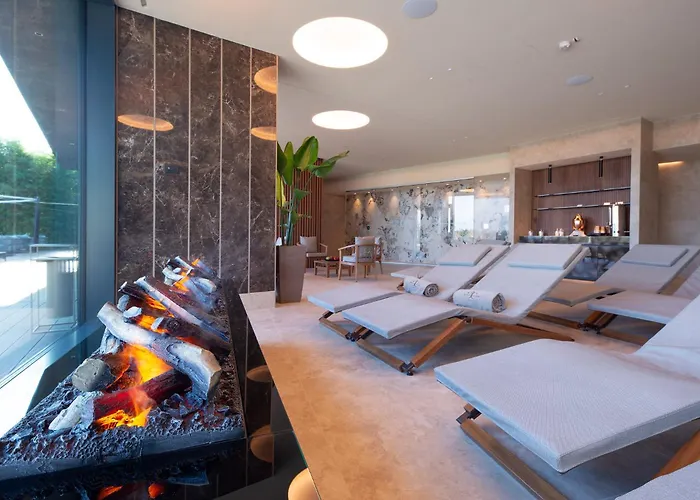 Relais & Castello Di Casiglio 4*