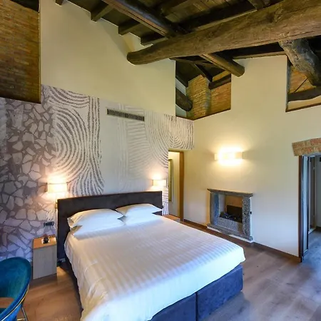 Relais & Castello Di Casiglio Ξενοδοχείο Έρμπα