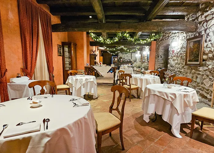 Relais & Castello Di Casiglio Hotel 4*