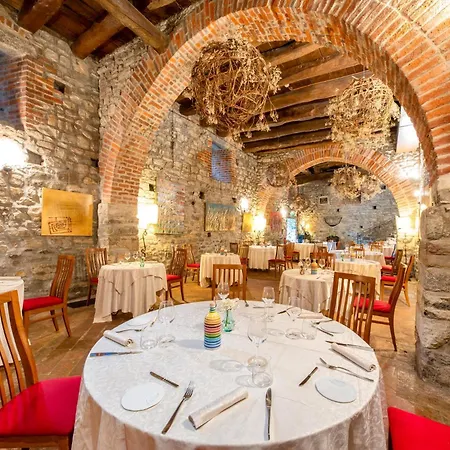 Relais & Castello Di Casiglio ארבה