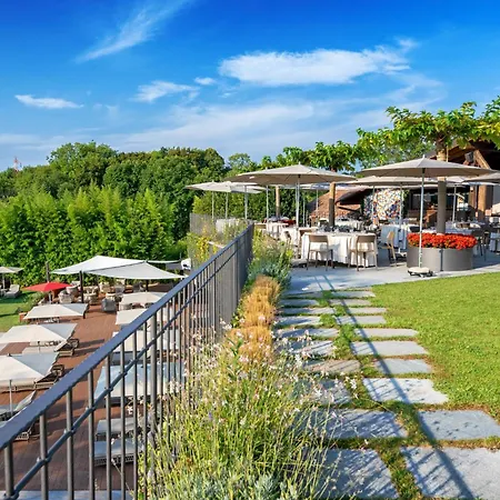 Relais & Castello Di Casiglio מלון