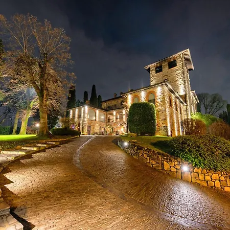 Отель Relais & Castello Di Casiglio 4*