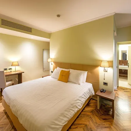 מלון Relais & Castello Di Casiglio 4*