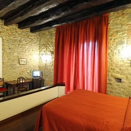 Relais & Castello Di Casiglio 4*