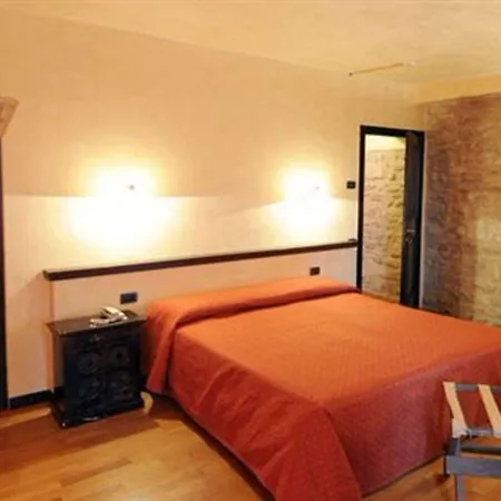 Relais & Castello Di Casiglio 4* ארבה