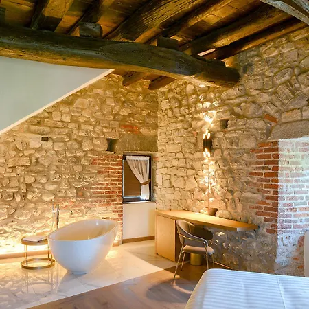 Relais & Castello Di Casiglio 4* ארבה