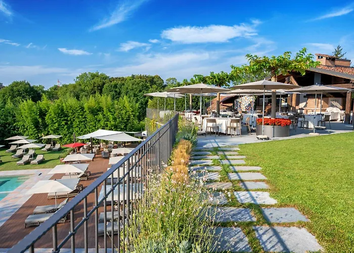 Relais & Castello Di Casiglio Hotell